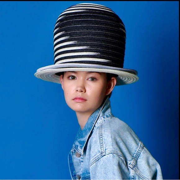 Esenshel Big Bowler Hat in Black Hemp - Picture 9 of 13